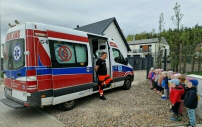 Zdjęcie do Wizyta ratownik&oacute;w w Przedszkolu Rodzinnym Rotmanka